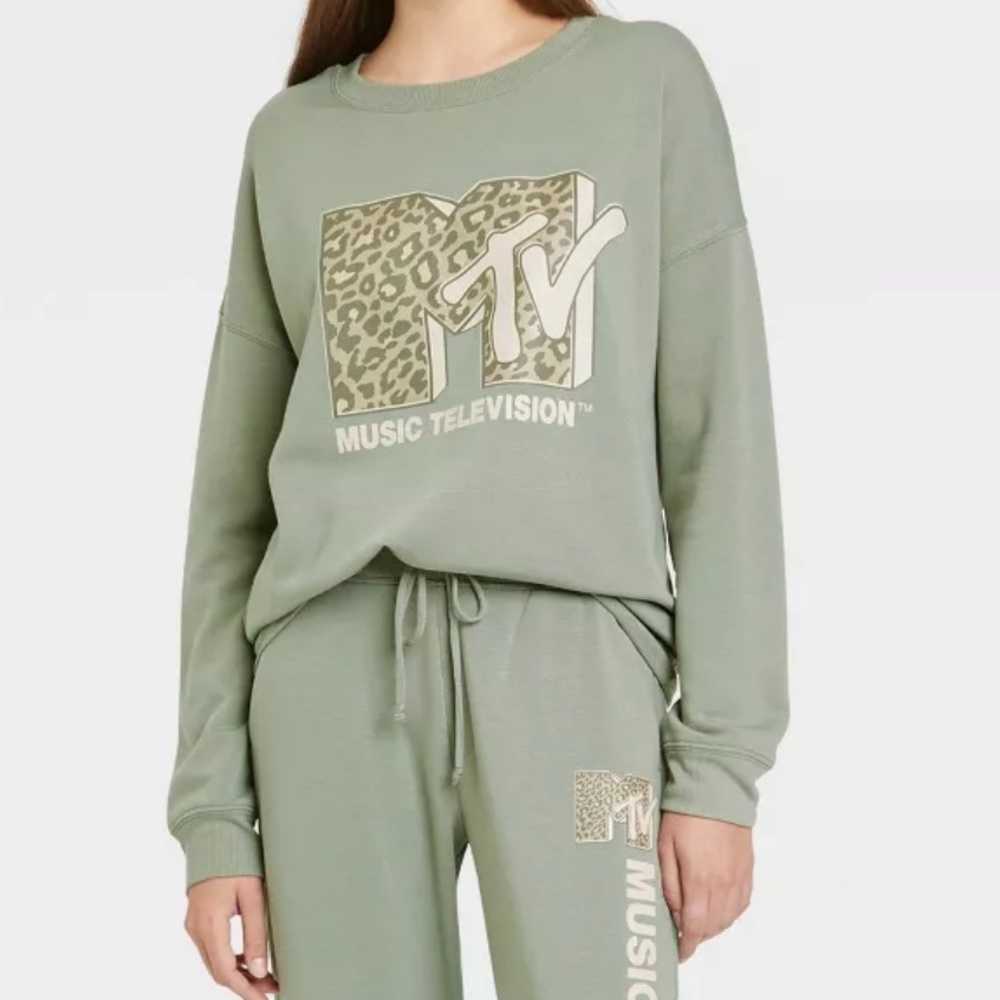 MTV music television graphic Leopard print sweatshirt sweater long sleeve XS
